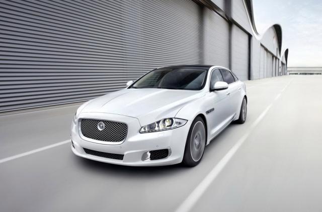 Jaguar oferă tracțiune integrală pentru două modele