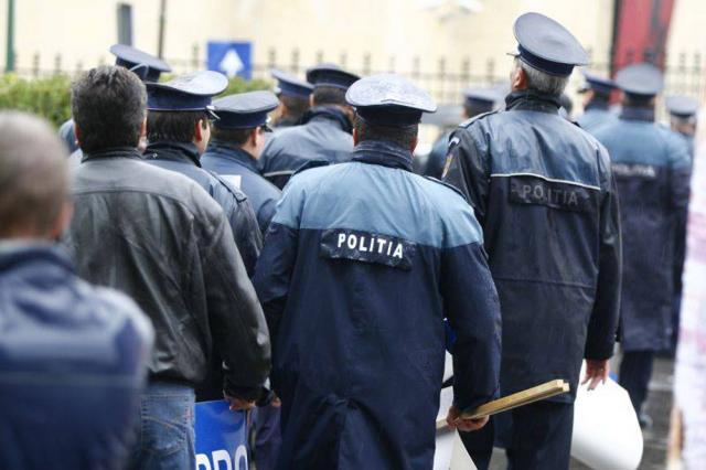 Zeci de poliţişti şi poliţişti de frontieră din judeţul Suceava, cercetaţi pentru mânăreli cu deconturi pe chirii fictive