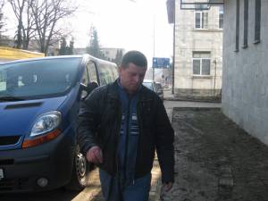Nicolae Ciuvercă (40 de ani), din comuna Vatra Moldoviţei, a fost condamnat la doi ani de închisoare