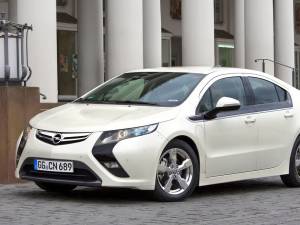 Opel Ampera costă acum 39.900 de euro cu TVA