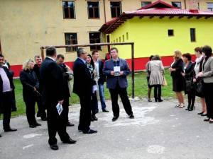 Şcoala Gimnazială din Breaza a fost inaugurată sâmbătă, la eveniment fiind prezent şi preşedintele Consiliului Judeţean Suceava, Cătălin Nechifor, dar şi alte oficialităţi