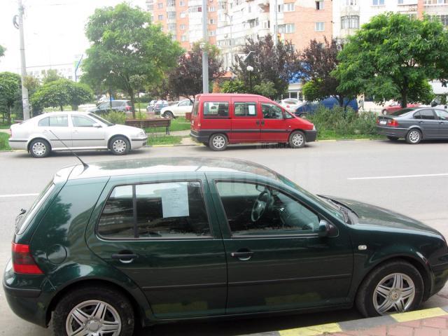 Calea Obcinilor s-a transformat într-un soi de piaţă de maşini la mâna a doua