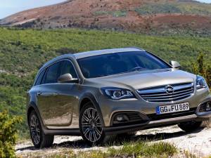 Opel introduce noul Insignia Country Tourer