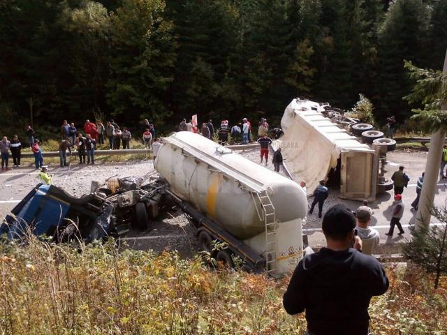 Accident violent, între două autotrenuri, între Valea Putnei şi Mestecăniş - FOTO: Andreea Siran