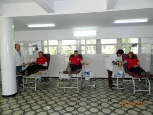 Tinerii UNPR donează sânge