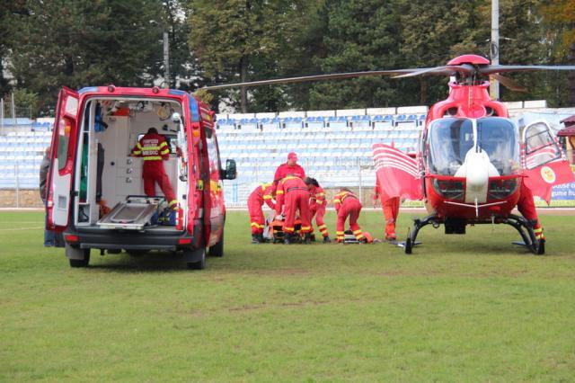 Tânărul a fost transportat cu un elicopter SMURD la Spitalul „Bagdasar Arseni” din Bucureşti