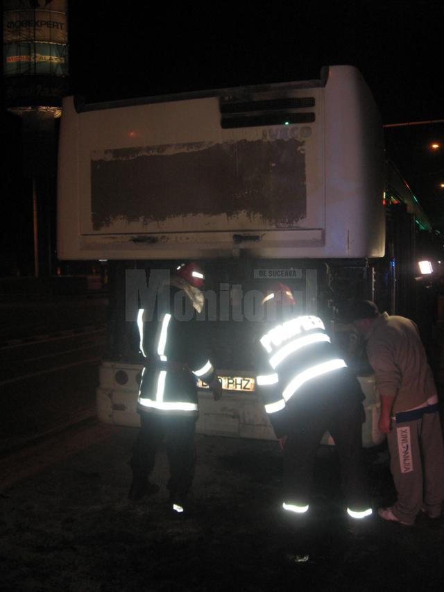 Motorul unui autobuz a luat foc în timpul unei curse, în municipiul Suceava