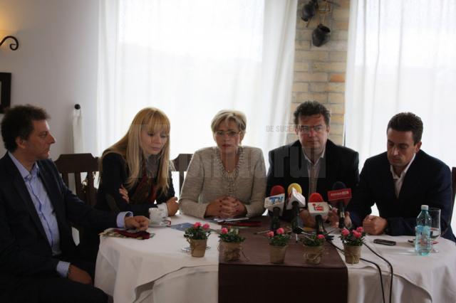 Aproape 30 de ambasadori şi soţii ale ambasadorilor în România au vizitat Bucovina