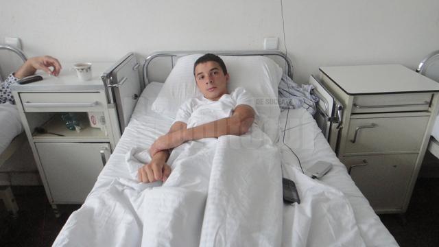 Costel Tei, în vârstă de 16 ani, a fost internat la secţia chirurgie cu diagnosticul „traumatism cranio-cerebral, comoţie cerebrală”