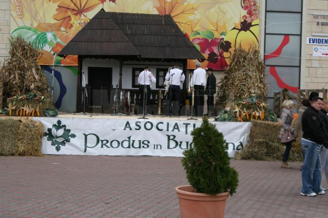 Zeci de producători din judeţul Suceava participă la Târgul de acasă „Produs în Bucovina”