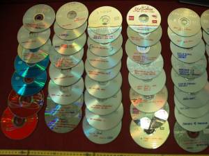 DVD-uri confiscate în urma percheziţiei