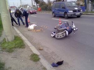 Accidentul s-a petrecut ieri, în jurul orei 13.15, la intrarea în Suceava dinspre Rădăuţi, în zona magazinului Selgros