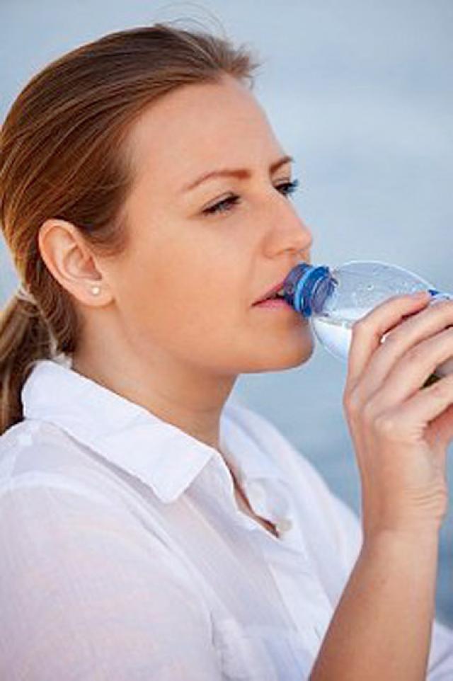 Cât de bună este apa pentru organism: Lucruri care fac din consumul de apă un pericol pentru sănătate