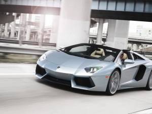 Lamborghini este asaltat de comenzi pentru supercarul Aventador