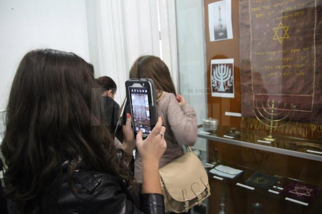Expoziţia „Cultură şi civilizaţie evreiască în zona Moldovei”
