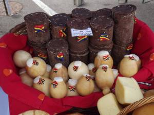 Cele mai gustoase bucate românești, de vânzare, la Shopping City, la Serbările Toamnei Bucovinene