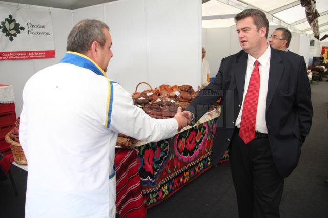 Aproape 50 de producători din ţară, prezenţi pentru trei zile la „Serbările Toamnei Bucovinene”