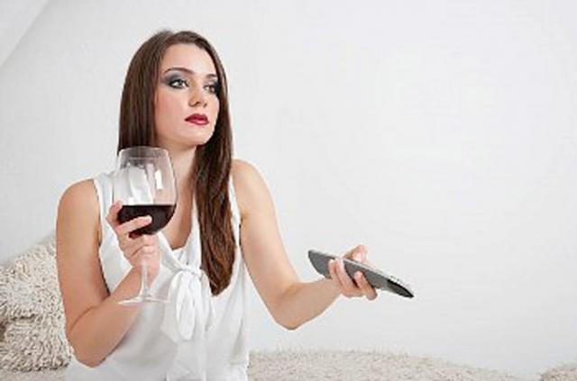 Un pahar de vin pe săptămână reduce şansele de a concepe cu copil cu 33%