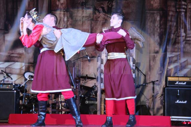 Ştefaniştii şi-au sărbătorit bobocii într-o atmosferă medievală, la curtea domnitorului Moldovei