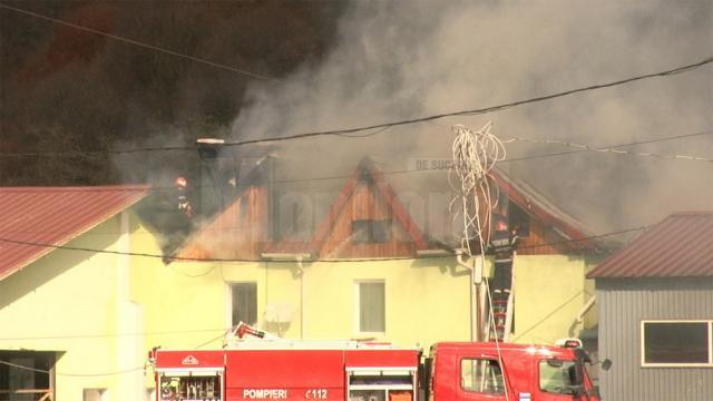Clădirea de birouri a unei firme din Frasin a fost cuprinsă de un puternic incendiu