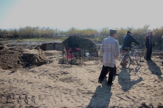 Mai mulţi oameni din Slobozia s-au oferit voluntari pentru descoperirea gropii ilegale de deşeuri de cauciuc