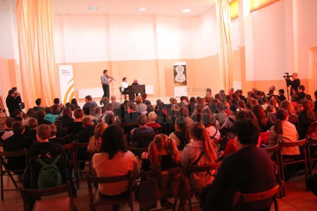 Public numeros prezent la concertul susţinut de artistul Gabriel Croitoru, acompaniat de pianistul Horia Mihail