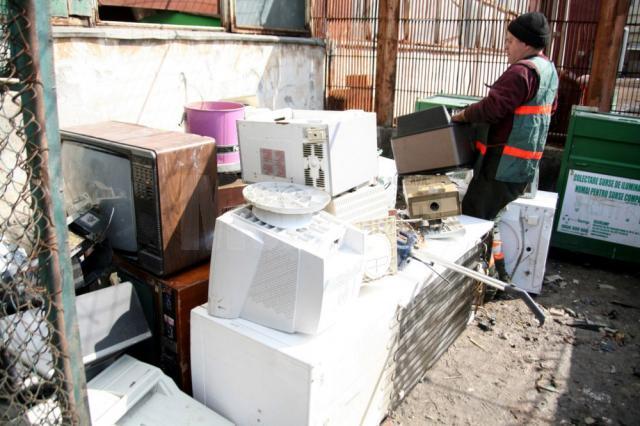 În Suceava vor fi deschise astăzi, 26 octombrie, cinci puncte de colectare, unde cetăţenii pot aduce deşeurile electrice şi electronice de care doresc să se debaraseze