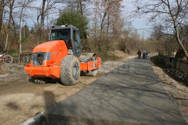 Betonarea drumului comunal spre Remezău, aproape finalizată