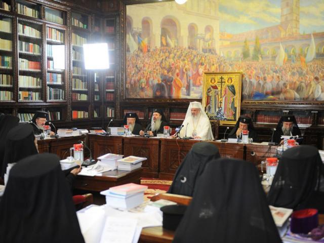 Sfântul Sinod a proclamat anul 2015 - An omagial al misiunii parohiei şi mănăstirii azi în Patriarhia Română