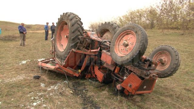 Tractoristul a murit strivit în cabină