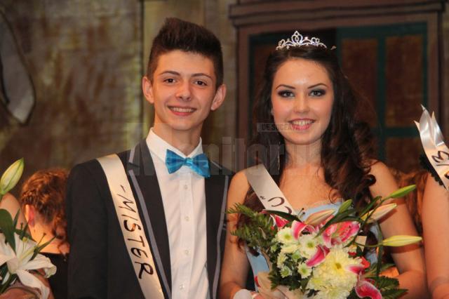 Titlurile de Miss şi Mister Boboc 2013 au fost obţinute de concurenţii Antonela Laibiuc şi Ilie Tihulcă