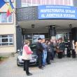 Circa 30 de profesori de la şcolile din Herla şi Slatina au pichetat Inspectoratului Şcolar
