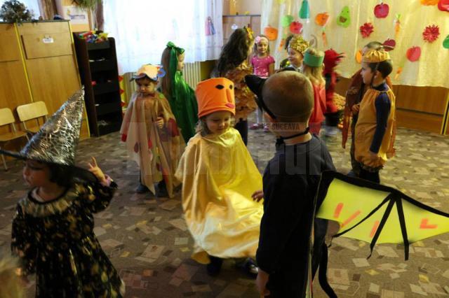 Expoziţii, concursuri, carnaval de toamnă, la Grădiniţa „Luminiţa” din Siret