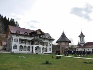 Liturghie arhierească la Mănăstirea Secrieş – Moldoviţa