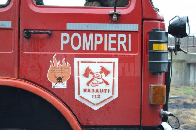 Militarii Detaşamentului de pompieri Rădăuţi au intervenit cu trei autospeciale la faţa locului
