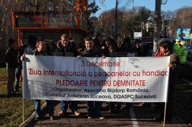 Sute de persoane au participat ieri la Marşul „Pledoarie pentru demnitate”