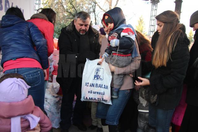 Copiii suceveni au primit daruri de la deputatul Ioan Balan