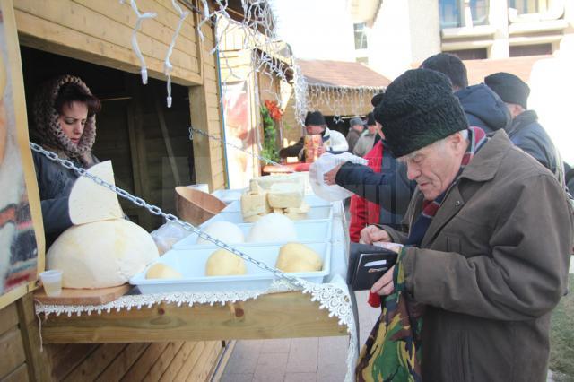 Târgul de Crăciun din centrul Sucevei s-a deschis ieri