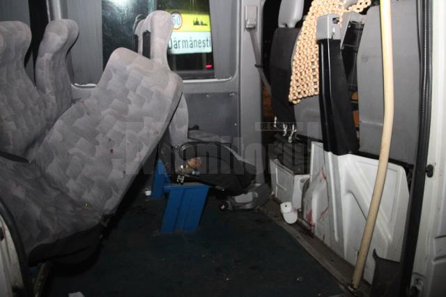Şapte pasageri ai microbuzului au fost răniţi