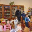 Cei aproximativ 300 de copii de la Şcoala cu clasele I-IV din comuna Adâncata au primit daruri de la deputatul PDL Ioan Balan