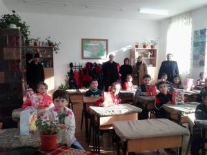 Cadouri pentru preşcolari şi elevi din Ilişeşti