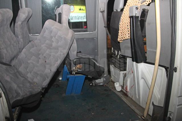 Opt pasageri ai microbuzului au fost răniţi