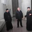 Preoţii Argatu l-au invitat pe primarul Ion Lungu să vadă  noile realizări la Catedrală, printre care se numără şi montarea a aproape 5000 de mp de granit