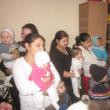 Preşcolarii de la Grădiniţa Cei 7 Pitici le-au oferit daruri mamelor, copiilor şi viitoarelor mămici de la Centrul Maternal Suceava