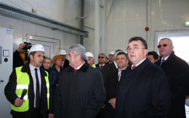 Pe 16 decembrie 2013, Ionel Stolnicu le-a prezentat vicepremierului Oprea si vicepreşedintelui CJ Vrancea, Marian Oprişan, datele tehnice ale noii centrale ale municipiului Focşani. Foto: ADEVARUL