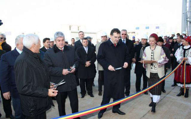 Vicepremierul Gabriel Oprea a inaugurat centrala de cogenerare de înaltă  performanţă construită de Loial. Foto: ADEVARUL