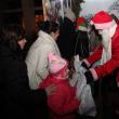 Mii de cadouri pentru copii au fost împărţite la bradul din centrul Sucevei