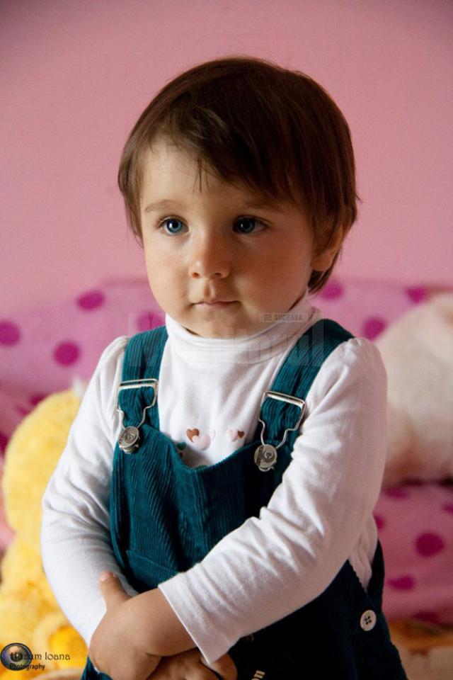 Alexia, o fetiţă de doar 2 ani şi 7 luni, luptă cu o boală cumplită, cancerul