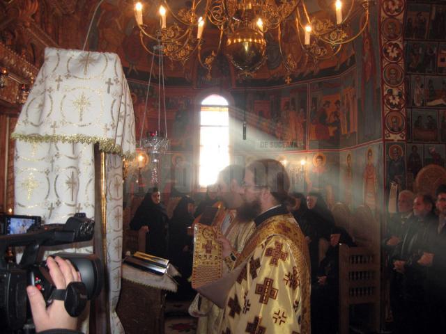 Hram la Mănăstirea Voroneţ de ziua Sf. Daniil Sihastrul