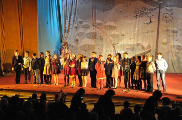 „Iarna a nins cu talente” în spectacolul de Crăciun organizat de Şcoala Gimnazială Nr. 1 din Suceava